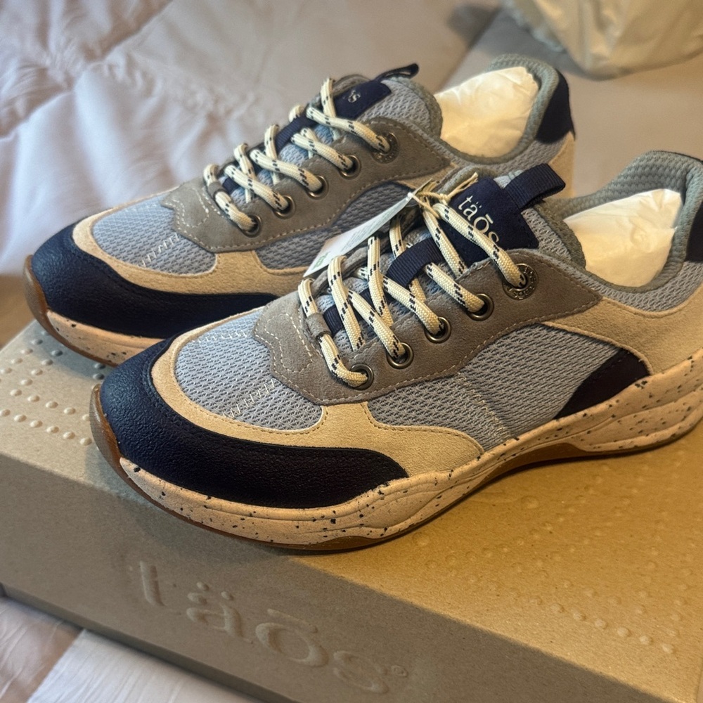 Taos Footwear Womens Sneakers - Navy and Beige. NIB